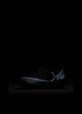Mountain Fly Low Sneakers