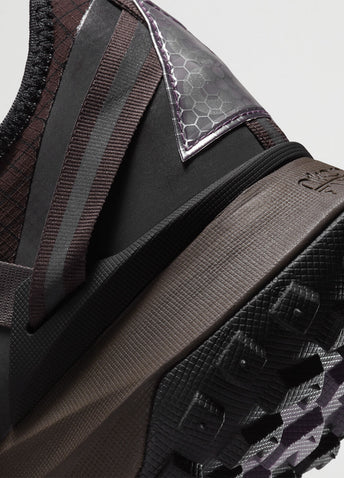 Mountain Fly Low Sneakers