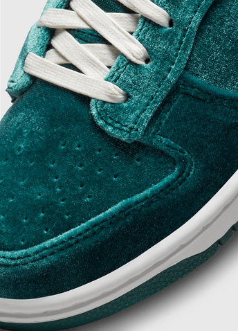 Dunk Low 'Green Velvet' Sneakers