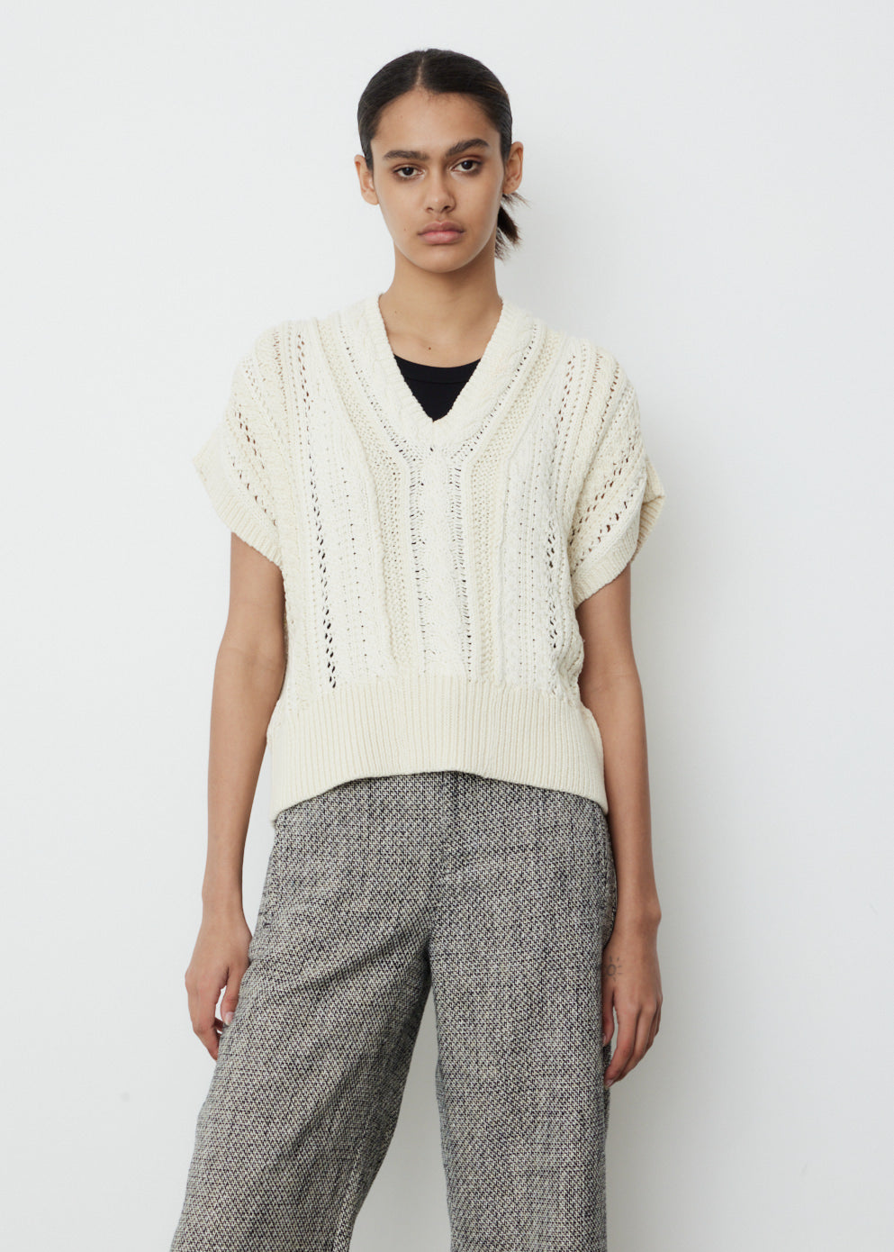 Jolie Sleeveless V-Neck