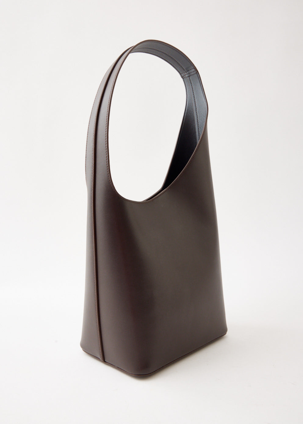 Aesther Ekme Demi Lune bag ฿19,590 💫 100% Calfskin 💫 Adjustable