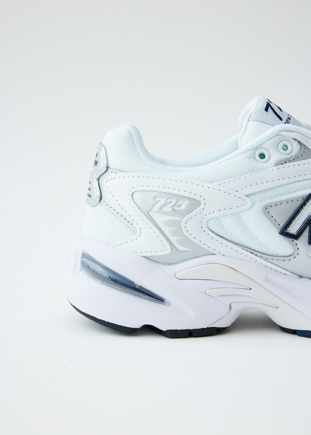 725 Sneakers
