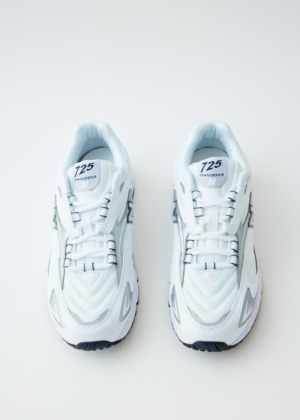 725 Sneakers