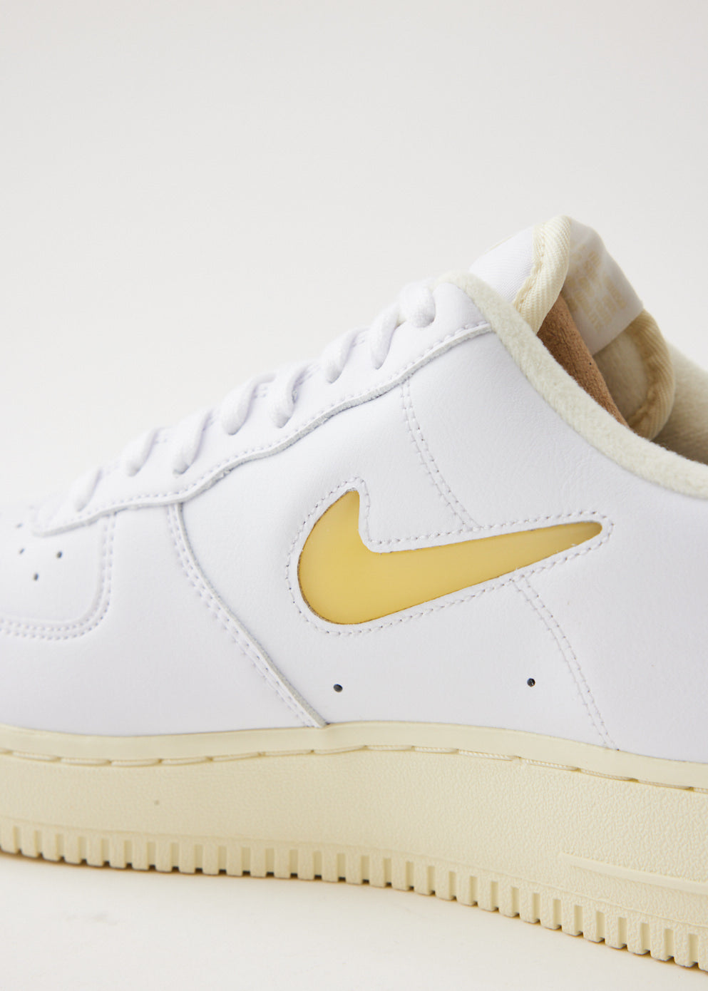 Nike hotsell airforce geel