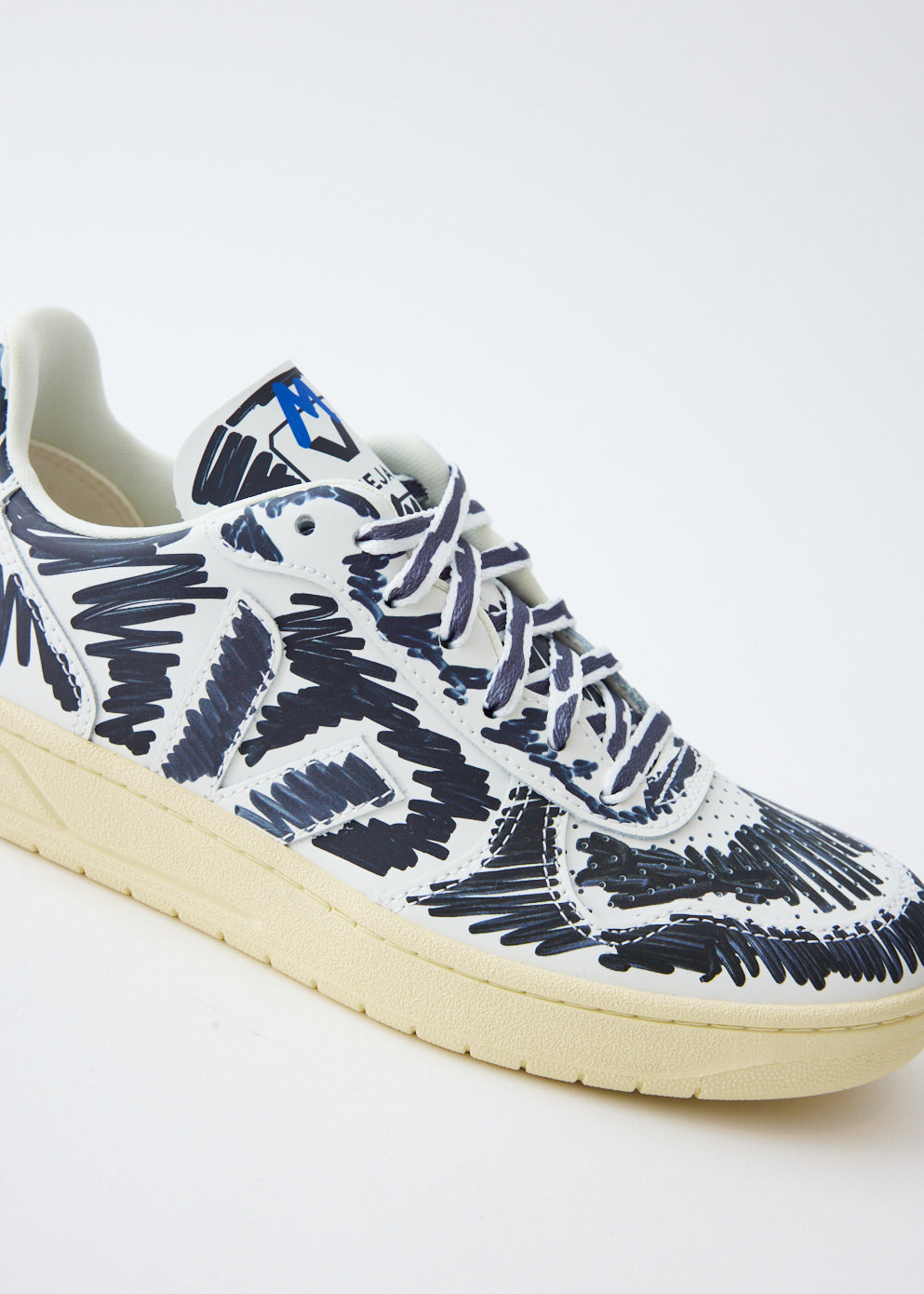 x Veja V-15 Sneakers