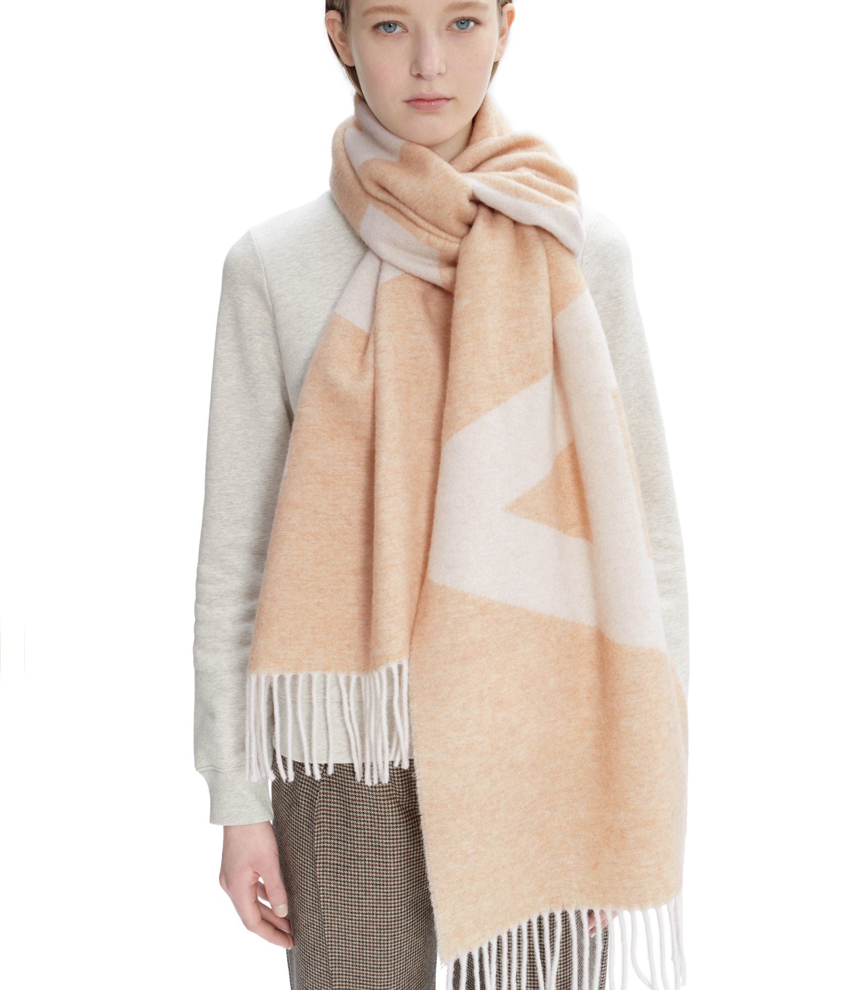 【送料&関税込】A.P.C. MalA Scarf A.P.C. Malo Unisex Scarf Gray WOAOV-M15176-LZZ | FOOTDISTRICT