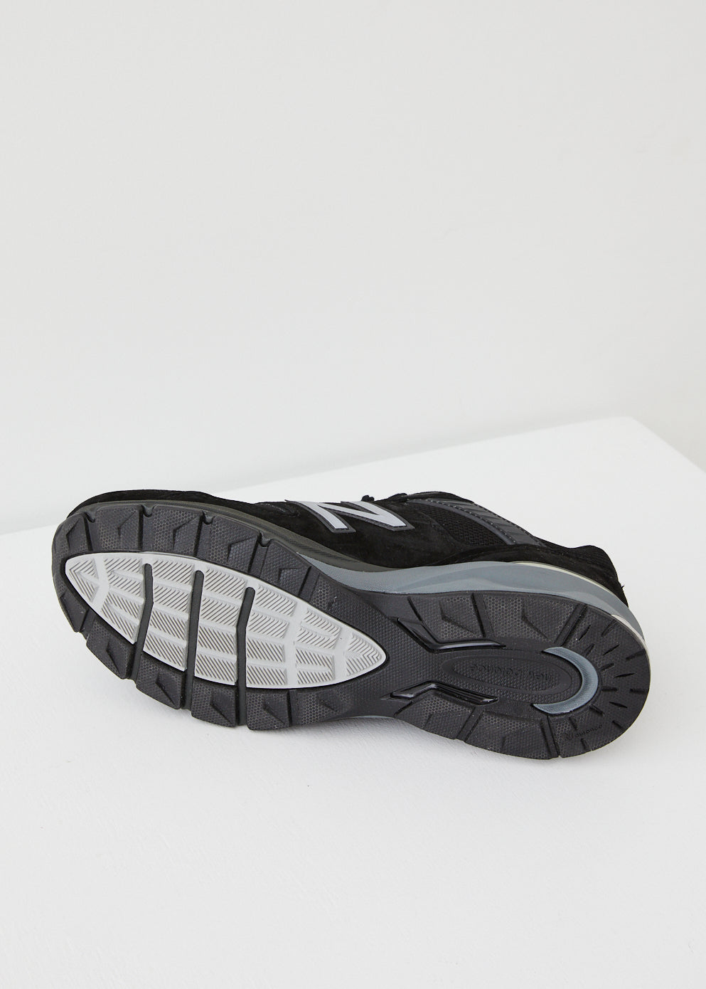 990V5 Sneakers