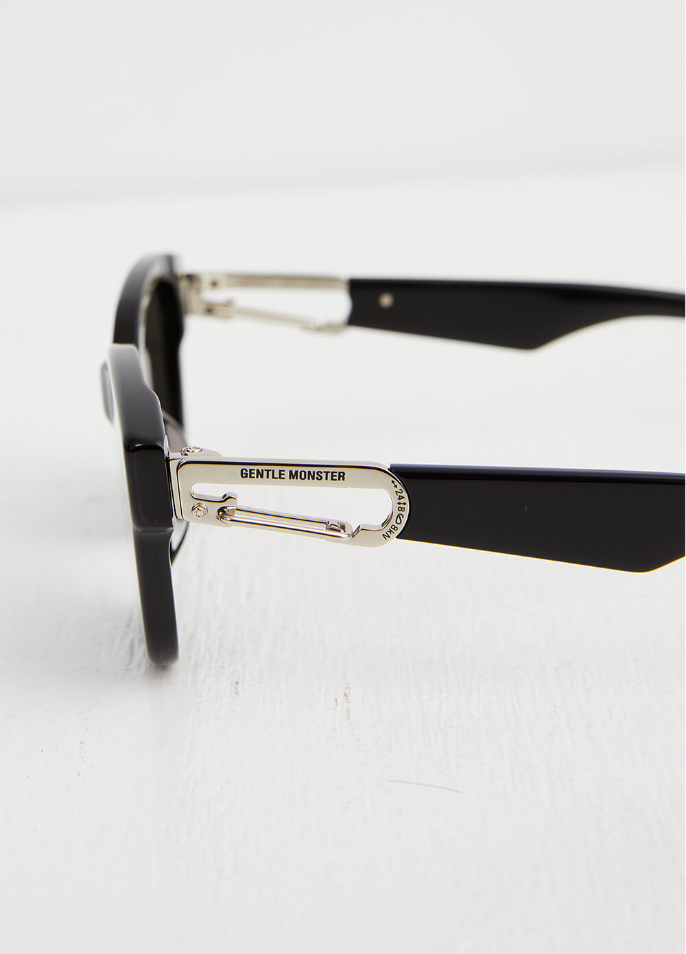 X AMBUSH Carabiner 1