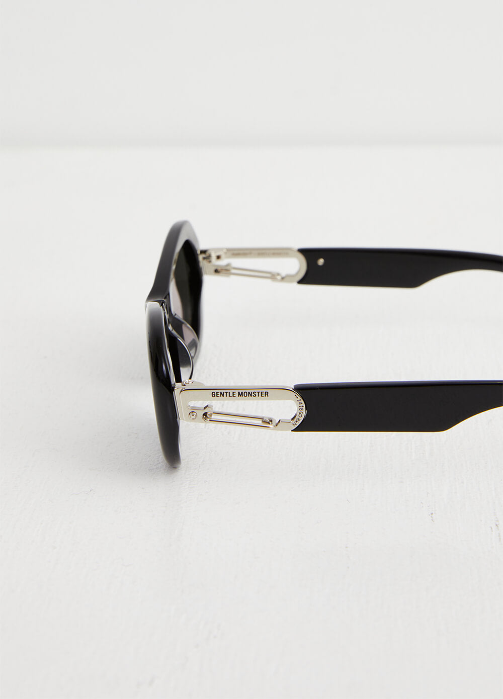 X AMBUSH Carabiner 2