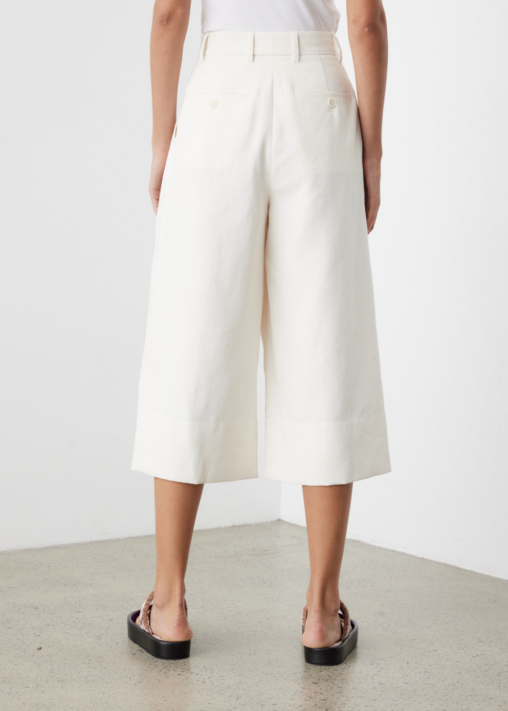 Pleat Front Wide Leg Cropped Trousers